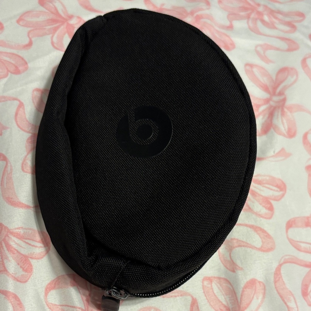 Beats by Dre Black Carrying Case